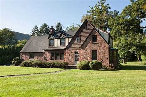 17 Deer Lick Ln, Beacon NY, is a Single Family home that contains 2000 sq ft and was built in 2001. . Beacon ny zillow